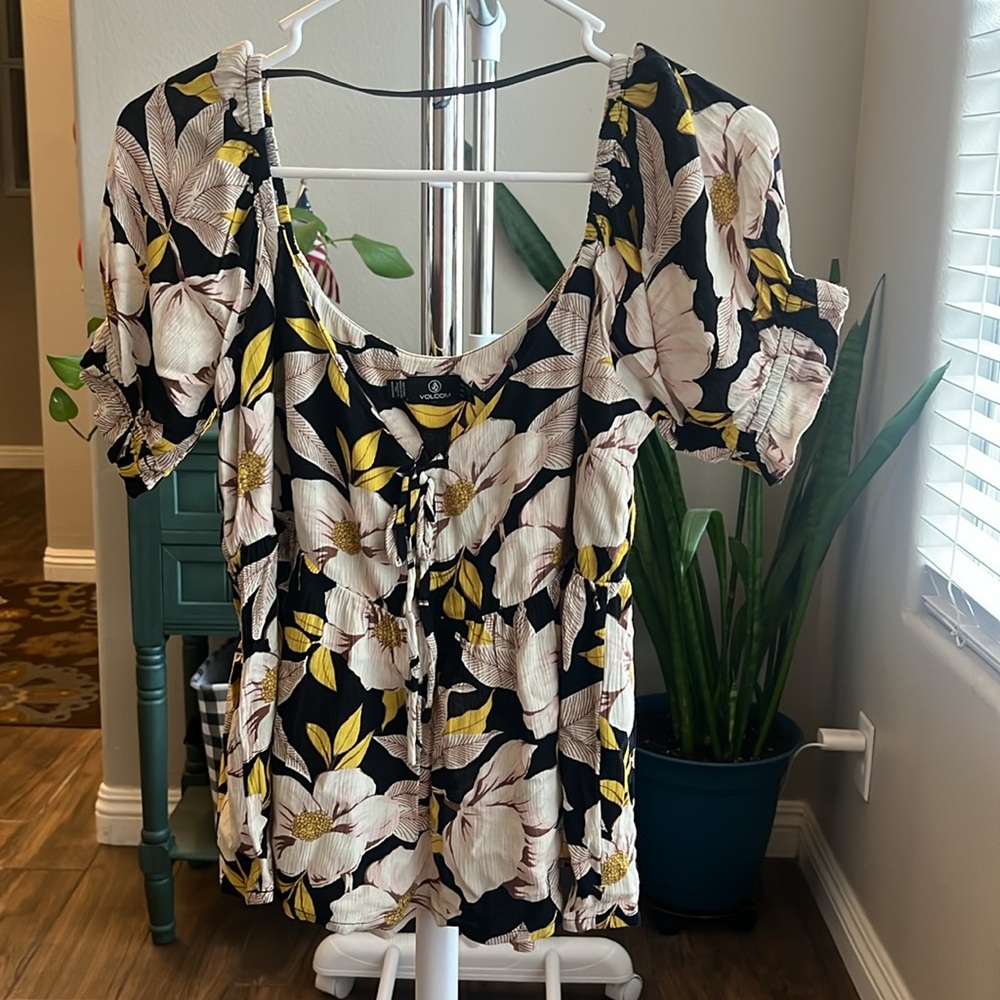 Volcom Black and White Puff Sleeve Peplum Blouse